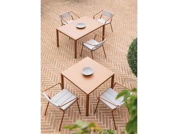 TAVOLO QUATRIS 70X70 ROSA   Alessandrelli Business Solutions